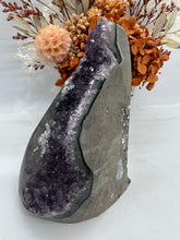 Load image into Gallery viewer, Brazilian Amethyst Cutbase
