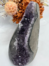 Load image into Gallery viewer, Brazilian Amethyst Cutbase
