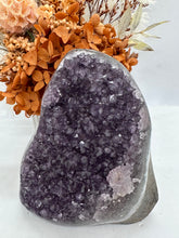 Load image into Gallery viewer, Brazilian Amethyst Cutbase
